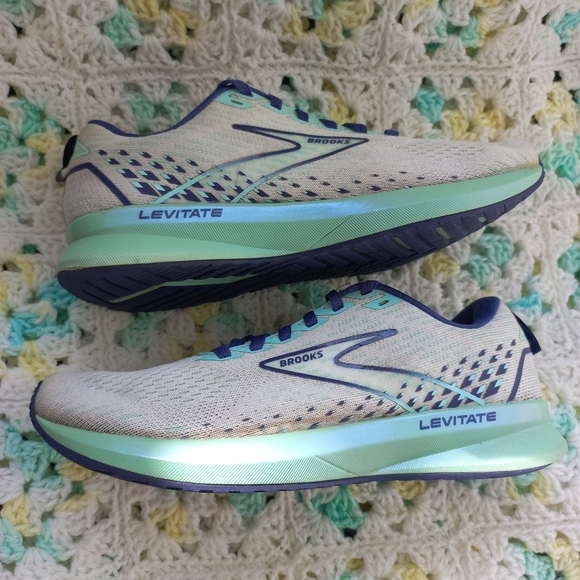 Brooks Women's Levitate 5 White/Navy Blue Sneakers Size 7 US - Picture 7 of 16